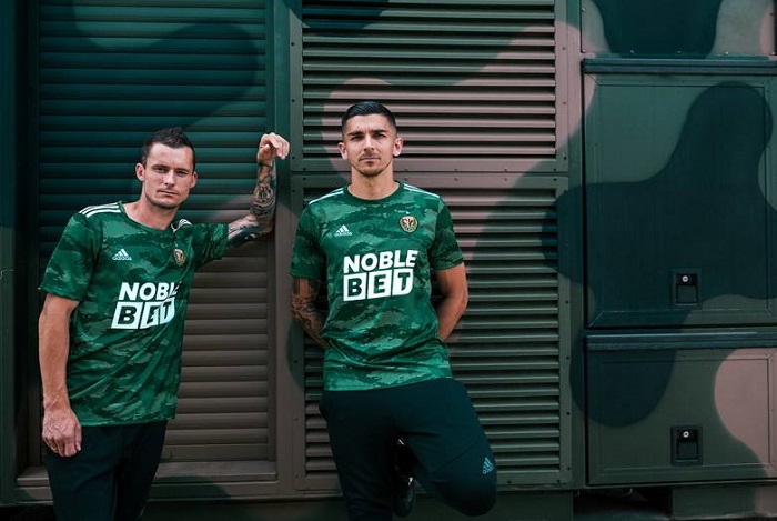Śląsk zaprezentował nowe koszulki z NobleBet